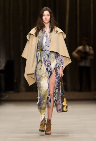 Burberry-Prorsum-Womenswear-Autumn_Winter-2014---Look-1