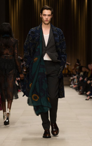 Burberry-Prorsum-Womenswear-Autumn_Winter-2014---Look-44