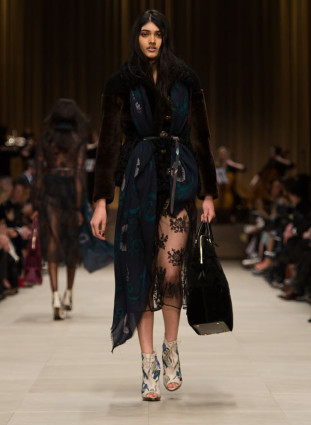 Burberry-Prorsum-Womenswear-Autumn_Winter-2014---Look-45