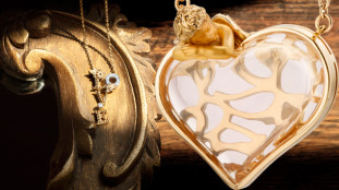 Love is around Carrera y Carrera