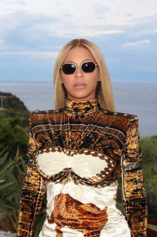 Beyoncé chose to wear Versace