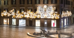 The Christmas Magic of Dior: @Courtesy