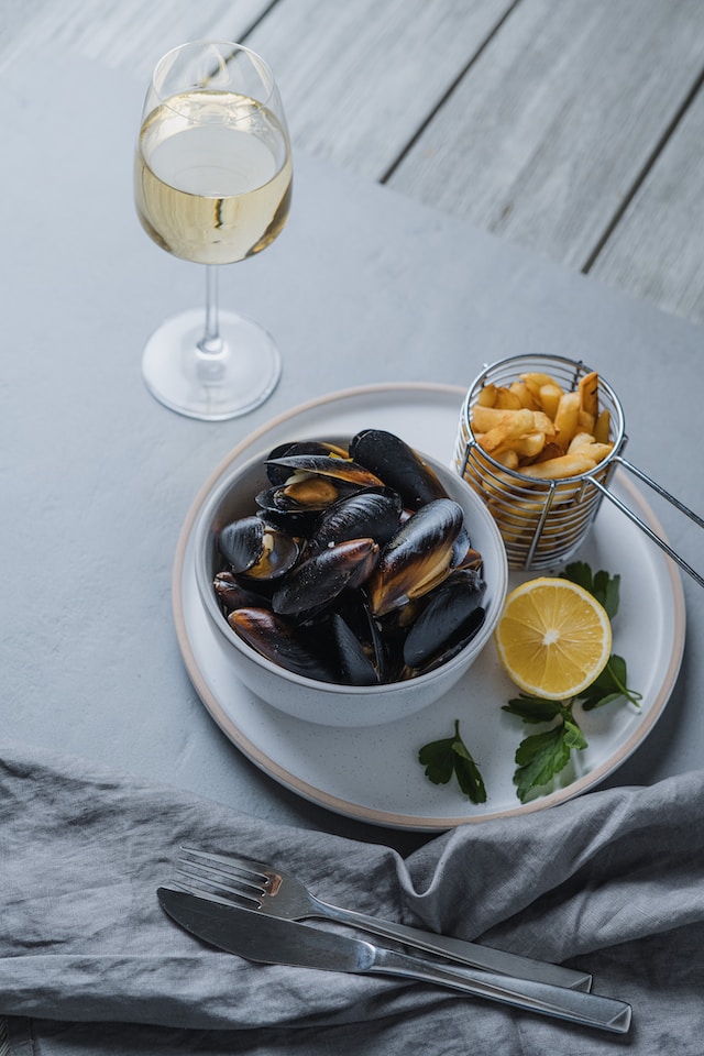 Moules Marinières: Summer Flavor in Winter 2 Cover Photo: @Unsplash+ In collaboration with Anita Austvika