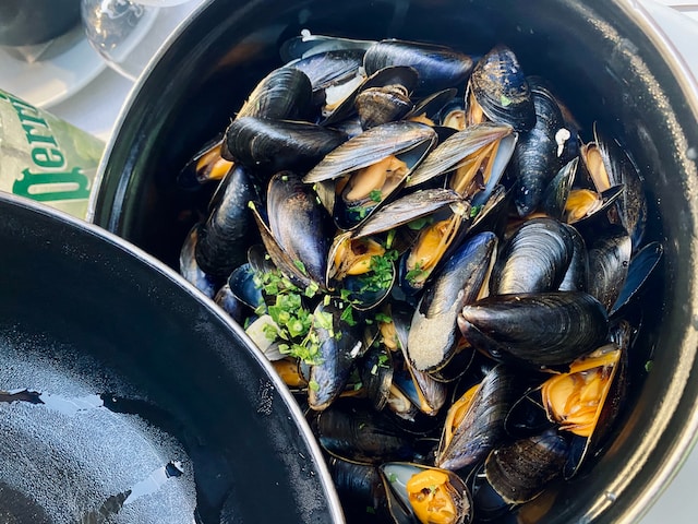 Moules Marinières: Summer Flavor in Winter 1 nikolay smeh godkmdG6M6o unsplash